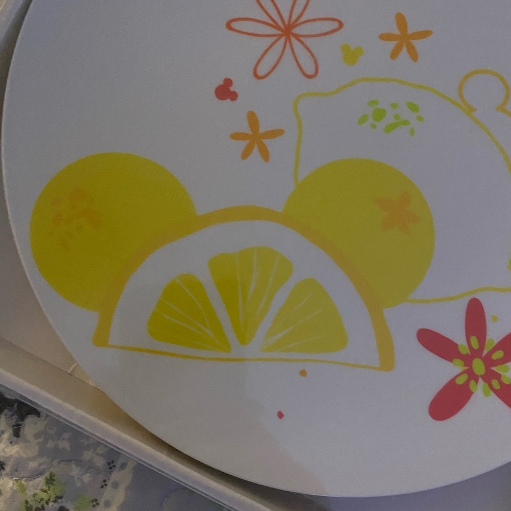 Mickey Mouse lemon & fruit plates NWT never opend - Picture 2 of 4